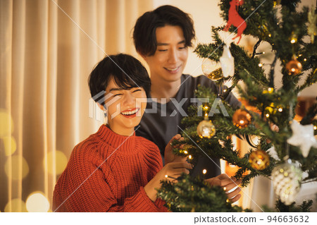 Christmas tree living room at night Christmas tree living room at night 94663632