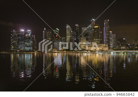 Singapore, July 24, 2022 - Bay at night with reflections on water Singapore, July 24, 2022 - Bay at night with reflections on water 94663842