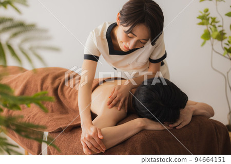 Men's esthetic body care image 94664151