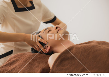 Men's esthetic body care image 94664180