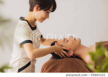 Men's esthetic body care image 94664181