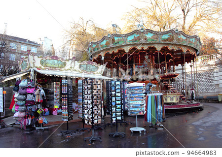 Montmartre Kiosk and Carrousel 94664983