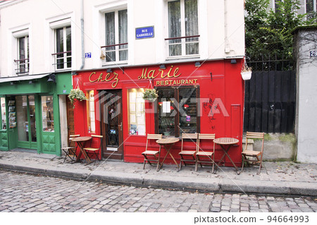 Small cafe in Montmartre 94664993
