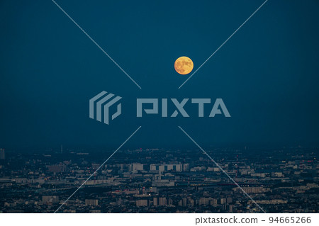 Mid-autumn moon and the city of Tokyo Mid-autumn moon and the city of Tokyo 94665266