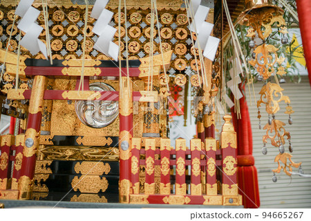 Image of a Japanese portable shrine 94665267