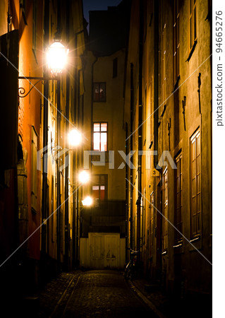 格姆拉斯坦老城夜景 94665276