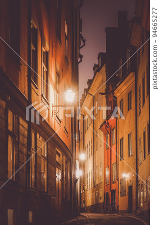 格姆拉斯坦老城夜景 94665277