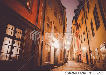 格姆拉斯坦老城夜景 94665278