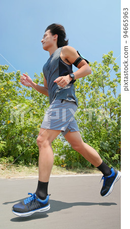 asian man running asian man running 94665963