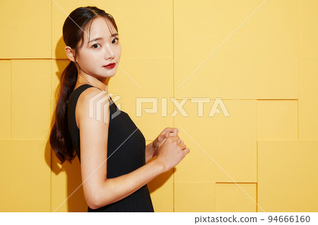 Chic fashion portrait of young woman in black dress 94666160