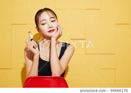 Chic fashion portrait of young woman in black dress 94666176