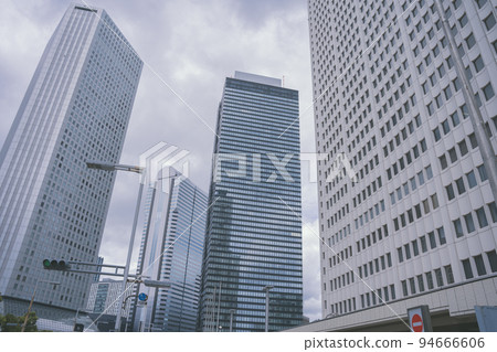 東京新宿區辦公區高層建築風光 94666606
