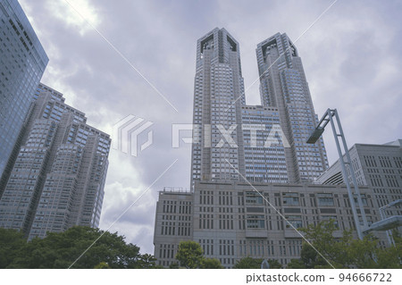 從外部看東京都新宿區的東京都政府大樓（1st Main Building、2nd Main Building、Assembly） 94666722