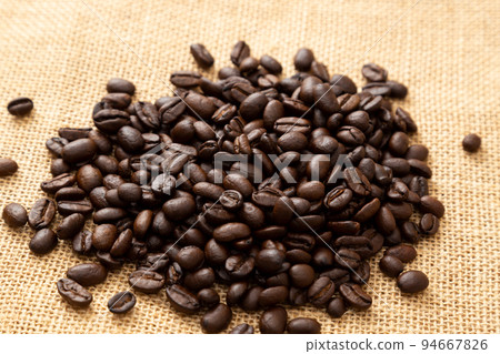 coffee beans on a jute bag 94667826