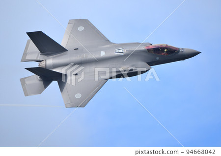 JASDF F-35A acrobatic flight 94668042