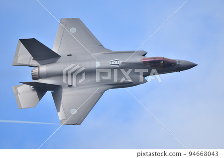 JASDF F-35A acrobatic flight 94668043