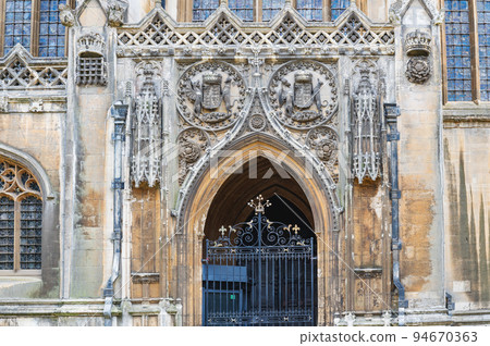 Kings College, Cambridge. Coat of arms of King Henry VII, interior stonework of the chapel's west end, selective focus Kings College, Cambridge. Coat of arms of King Henry VII, interior stonework of the chapel's west end, selective focus 94670363
