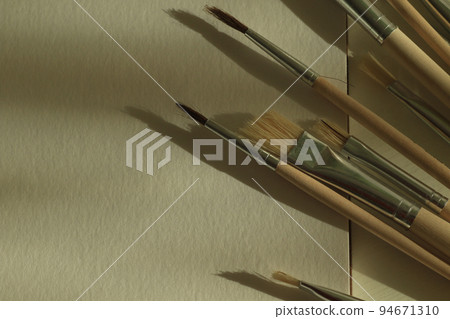 paint brushes set and white paper 94671310