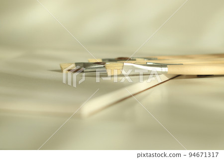 paint brushes set and white paper 94671317