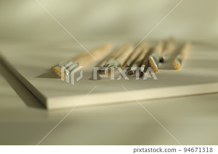 paint brushes set and white paper 94671318