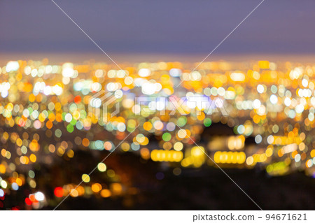 Night view of the Los Angeles cityscape with Griffith Observatory 94671621