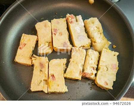 Close up shot of fried turnip cake Close up shot of fried turnip cake 94672026