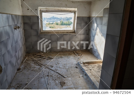 Abandoned building interior 94672504