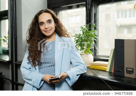 Ai generated face of happy young businesswoman with dark long wavy hair Ai generated face of happy young businesswoman with dark long wavy hair 94675986