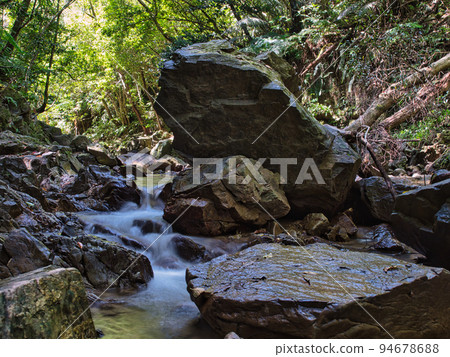 沖繩縣荻見村大瀑布途中的平安河 沖繩縣荻見村大瀑布途中的平安河 94678688