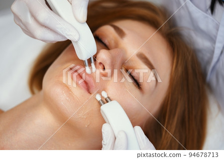 Skin treatment with microcurrents. Skin treatment with microcurrents. 94678713