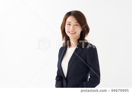 A woman in her 20s in a suit 94679995