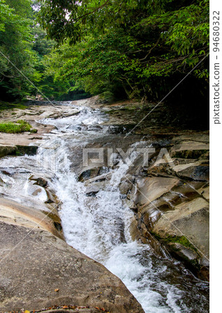 一個滑動的山谷 94680322