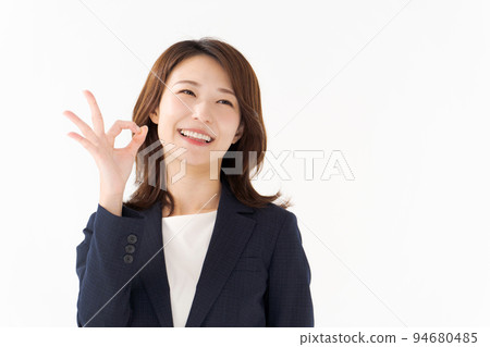 A woman who makes a circle sign A woman who makes a circle sign 94680485