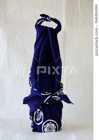 Furoshiki wrapping in a 1.8 liter bottle Furoshiki wrapping in a 1.8 liter bottle 94680499