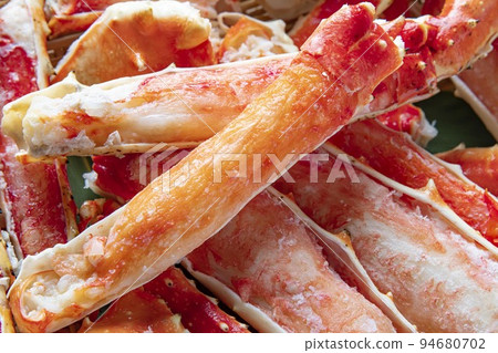 Fresh and delicious king crab 94680702