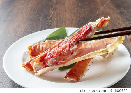 Fresh and delicious king crab Fresh and delicious king crab 94680751