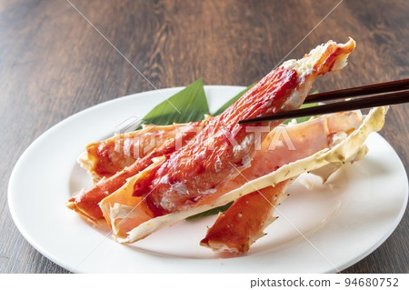 Fresh and delicious king crab Fresh and delicious king crab 94680752