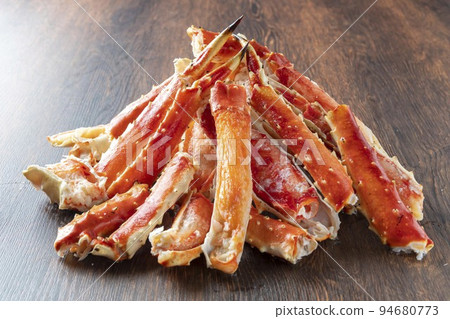 Fresh and delicious king crab 94680773