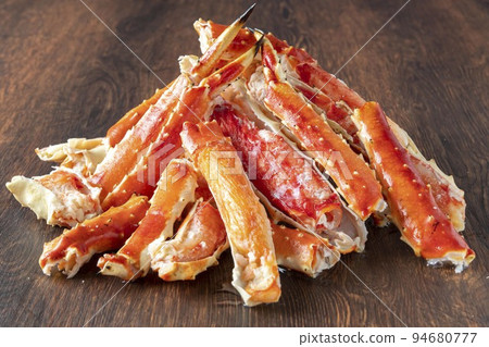 新鮮美味的帝王蟹 新鮮美味的帝王蟹 94680777