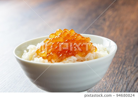 Delicious salmon roe rice marinated in soy sauce Delicious salmon roe rice marinated in soy sauce 94680824