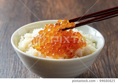 Delicious salmon roe rice marinated in soy sauce Delicious salmon roe rice marinated in soy sauce 94680825