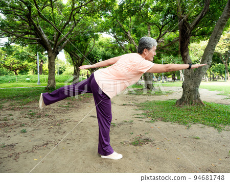 Relax and enjoy the fresh air of nature in the park. Relax and enjoy the fresh air of nature in the park. 94681748