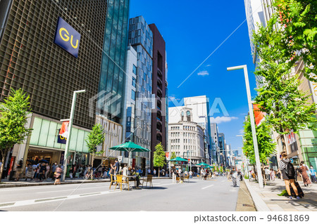 Holiday Ginza Pedestrian paradise * partly soft focus 94681869