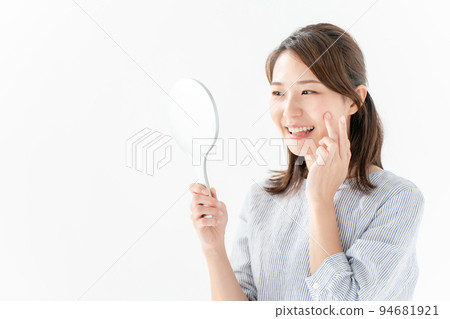 Female tooth 94681921