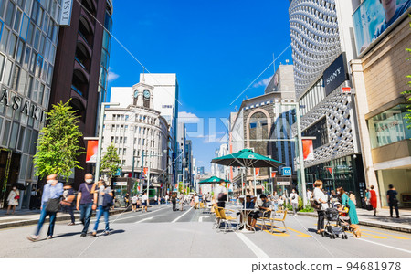 Holiday Ginza Pedestrian paradise * partly soft focus 94681978