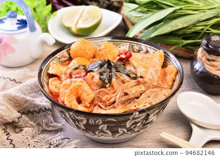 Laksa, spicy noodle soup 94682146
