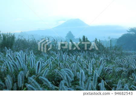 Autumn nature image Asagiri Plateau Shikashiba Shizuoka Prefecture Fujinomiya City Asagiri Plateau 94682543