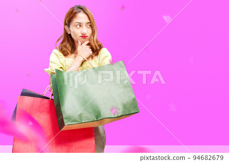 Asian woman carrying a shopping bag Asian woman carrying a shopping bag 94682679