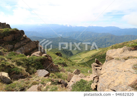 從尾瀨的澀佛山到越佛山的山路遠眺 94682820
