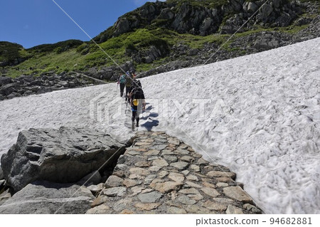 Tateyama snow valley trail 94682881